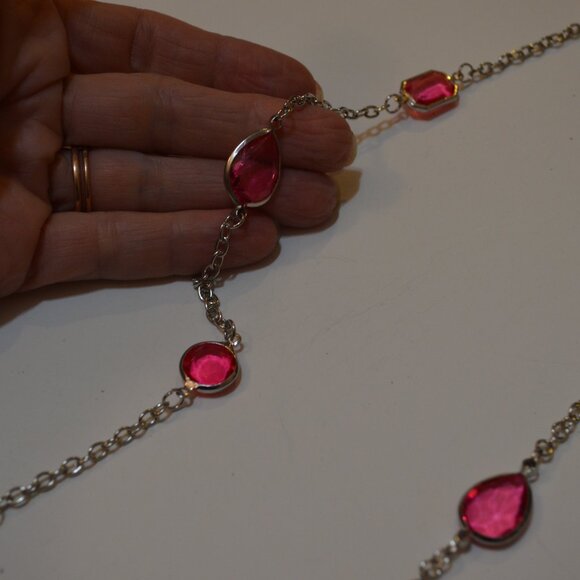 PAPARAZZI (R) Necklace Long Chain vary Shapes Pendants/Charms Silver Pink ~25' - Picture 4 of 8